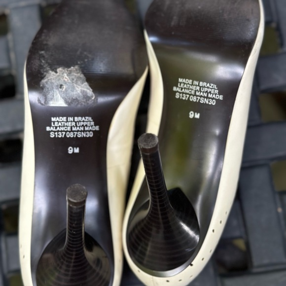 Carlos by Carlos Santana Leather Heels 9m Beige w Laser Cut outs. Made inBrazil - Picture 9 of 9